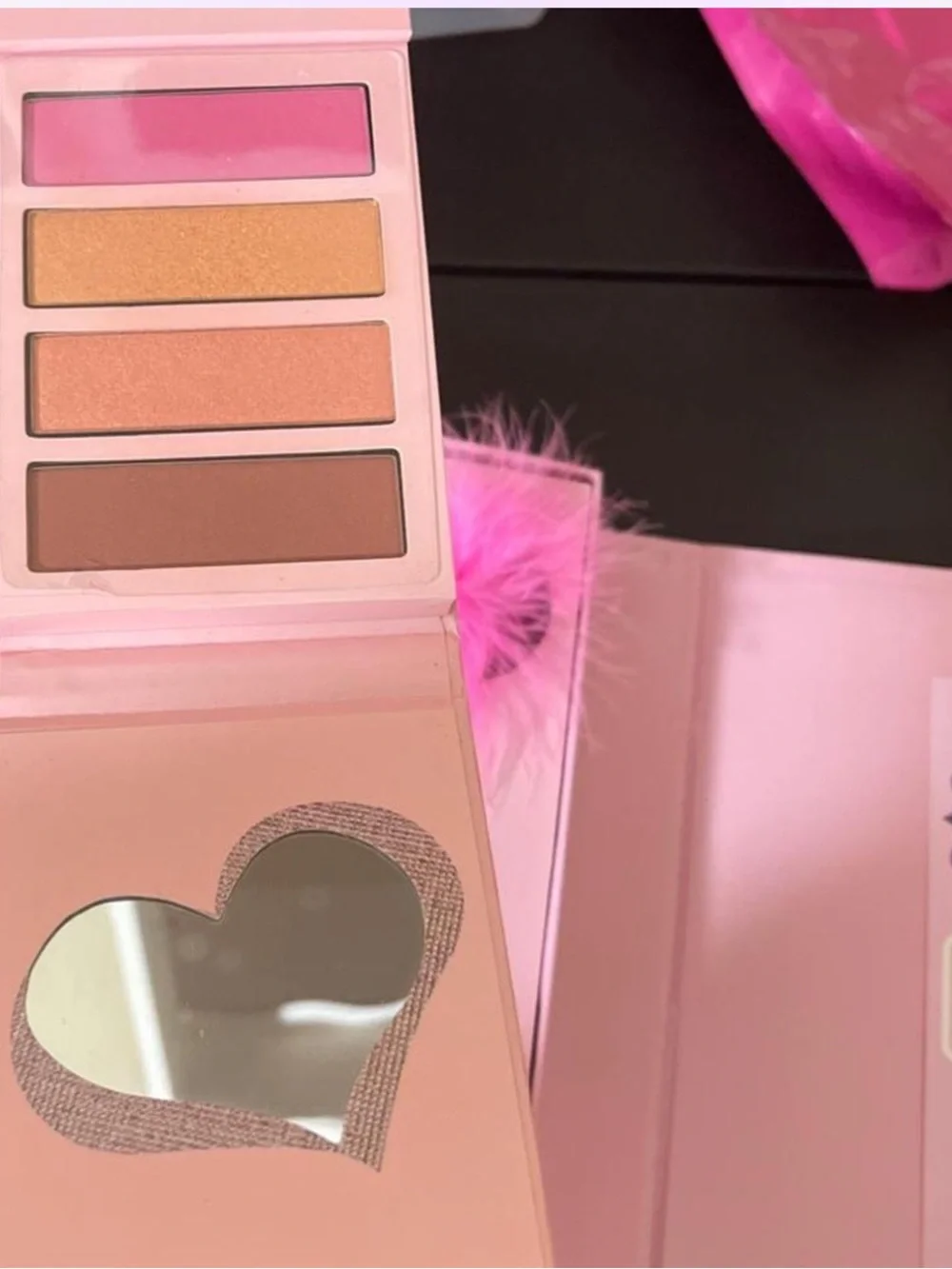 Clueless x hipdot make up set